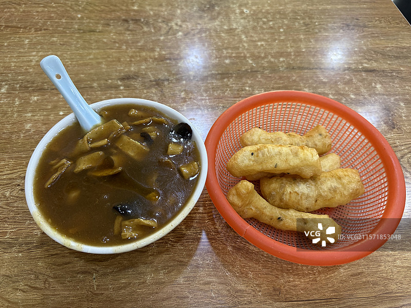 河南早餐胡辣汤油馍头图片素材