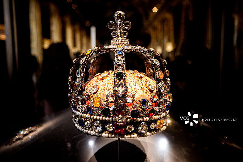 卢浮宫皇冠图片素材