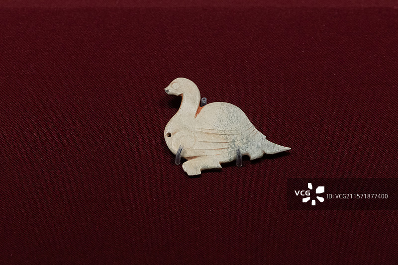 北京大运河博物馆看见殷商展玉鸭商代1987年安阳殷墟遗址郭家庄东南M1出土中国社会科学院考古研究所藏图片素材