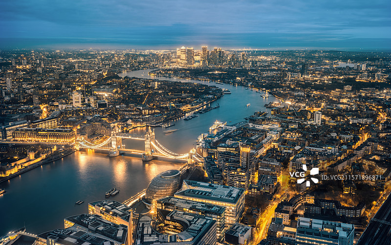 伦敦俯瞰蓝调夜景图片素材