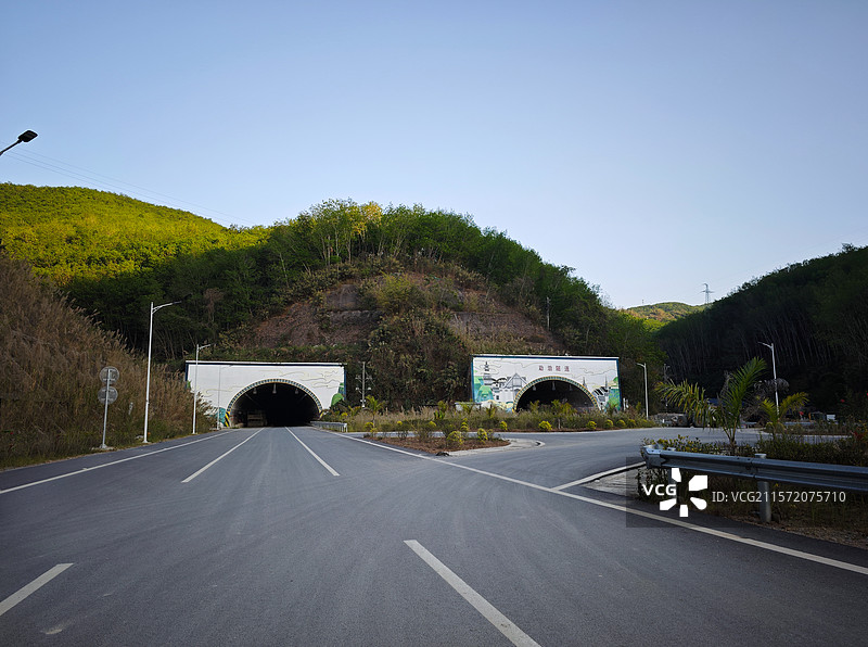 公路隧道入口景观图片素材