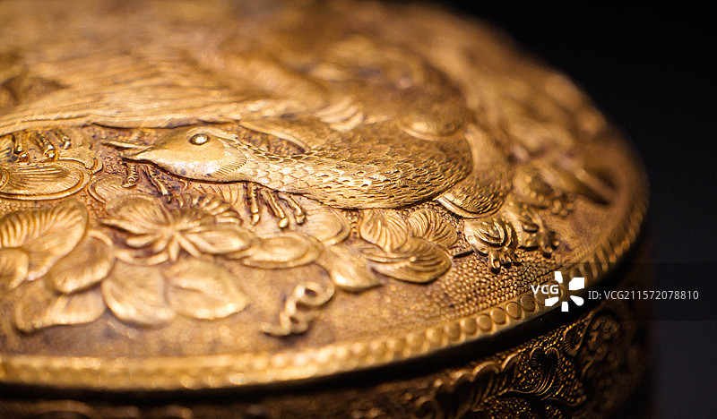 一级文物鸳鸯石榴纹金盒细节图片素材