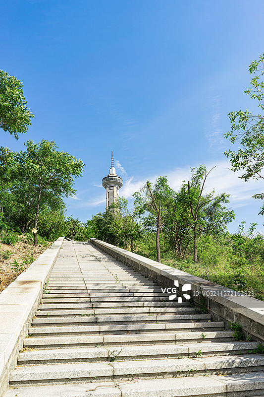 中国基建京台高速公路山东济南至泰安段交通部门建设中国高速公路一万公里纪念塔，户外白昼无人图像摄影图片素材