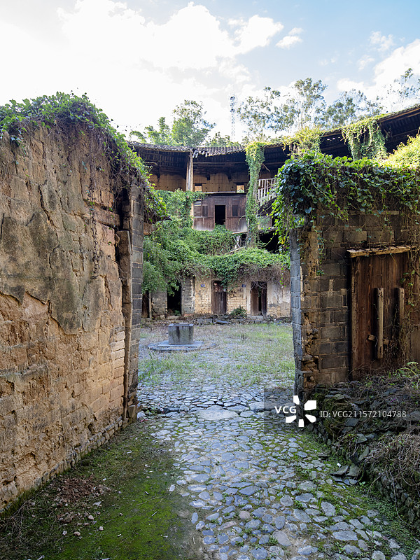 福建漳州平和，断壁残垣的土楼（到凤楼）图片素材