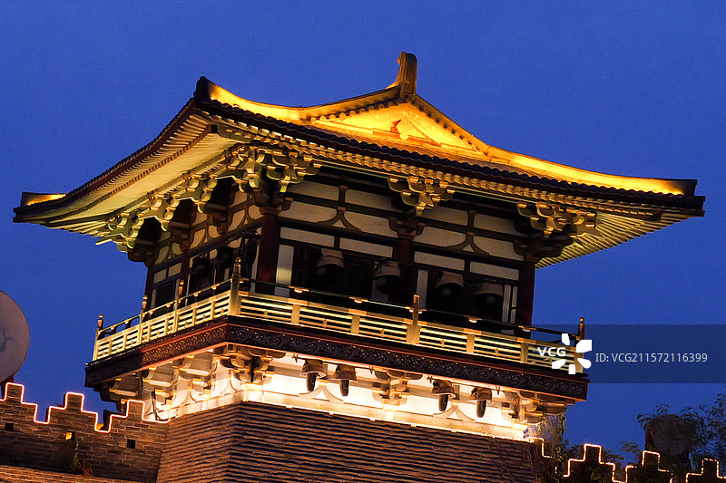 湖北襄阳盛世唐朝景区城楼夜景图片素材