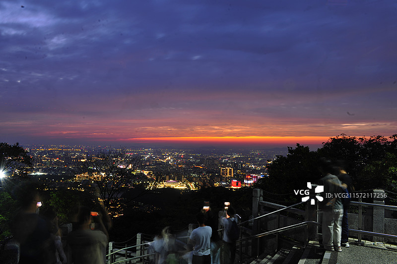 广州白云山摩星岭晚霞广州全景图片素材