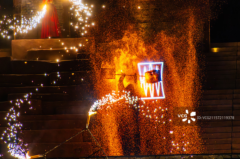 火壶（千年窑火颂风华主题演艺）-宜兴窑湖小镇图片素材