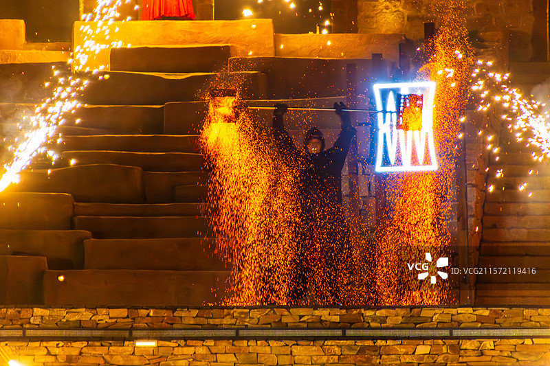 火壶（千年窑火颂风华主题演艺）-宜兴窑湖小镇图片素材