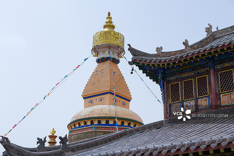 内蒙古自治区鄂尔多斯市乌审旗，乌审召庙扎荣嘎沙尔宝塔图片素材