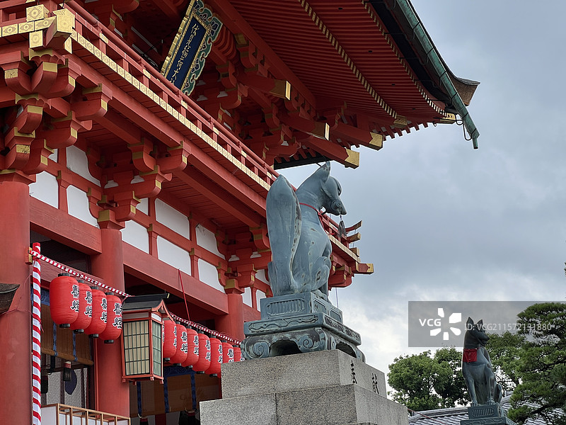 日本传统建筑神社与狐狸守护神（京都伏见稻荷大社））图片素材