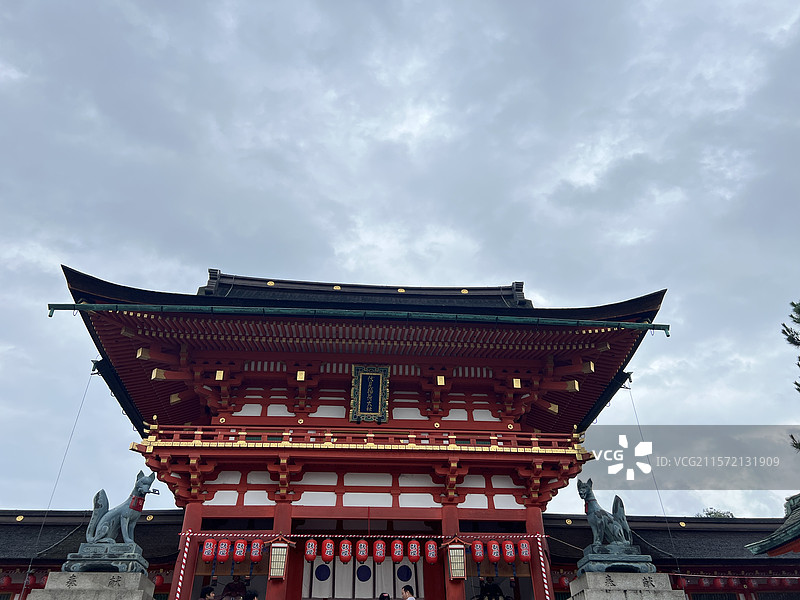 日本传统建筑神社与狐狸守护神（京都伏见稻荷大社））图片素材
