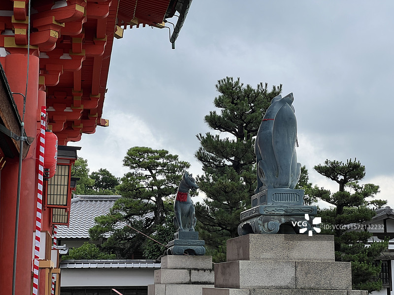 日本传统建筑神社与狐狸守护神（京都伏见稻荷大社））图片素材