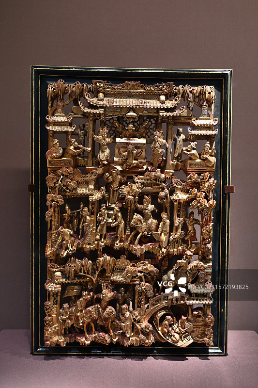 潮州金漆木雕人物故事花板，清，广东省博物馆调拨，栩栩如生，雕塑馆，上海博物馆东馆图片素材