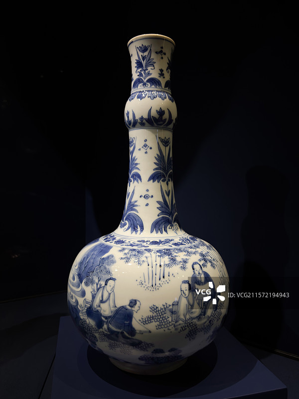 产自十七世纪中叶中国景德镇的外贸瓷瓶图片素材