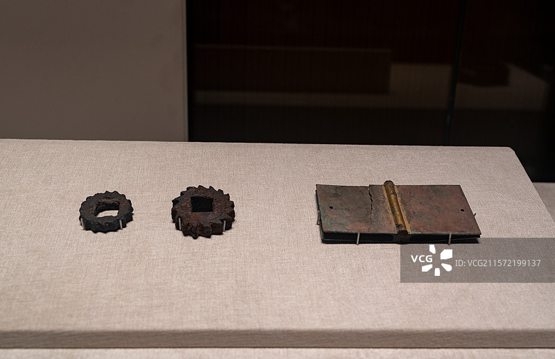 铁棘轮-铜合页-汉代-陕西历史博物馆图片素材