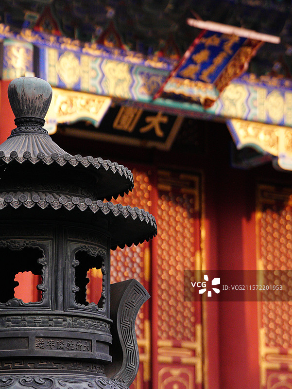 清晨拍摄的北京颐和园仁寿殿（大圆宝镜）图片素材