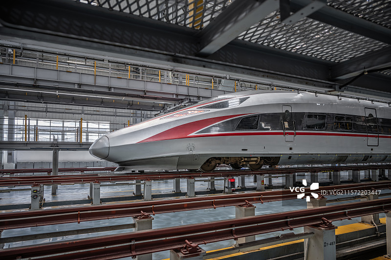 中国铁路火车动车高铁检修车间工厂检查修理安全防范现代钢结构金属框架铁道铁轨图片素材