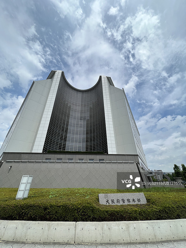 巨大建筑大阪警察局的低角度图片素材