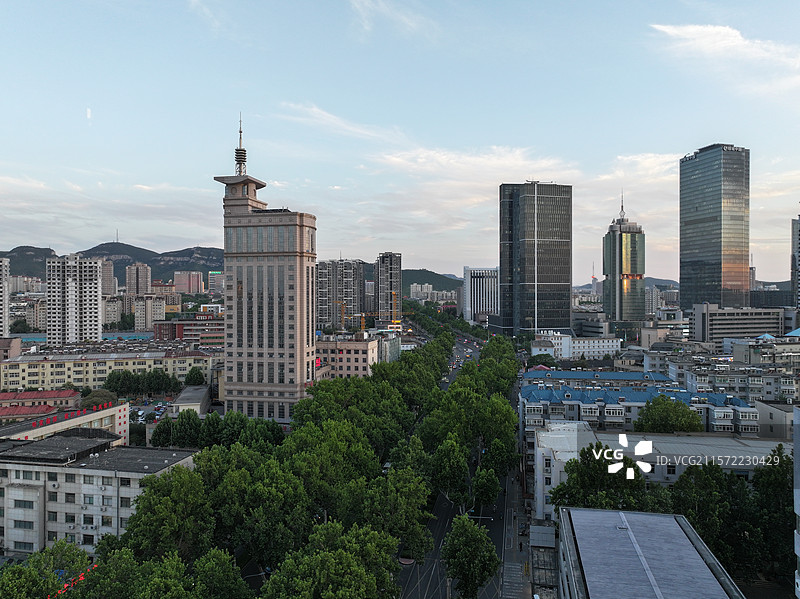 航拍济南日落时分城市风光图片素材