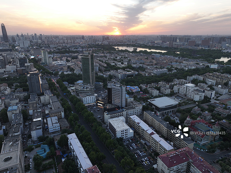 航拍济南日落时分城市风光图片素材