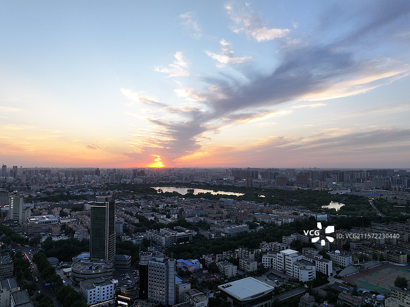 航拍济南日落时分城市风光图片素材