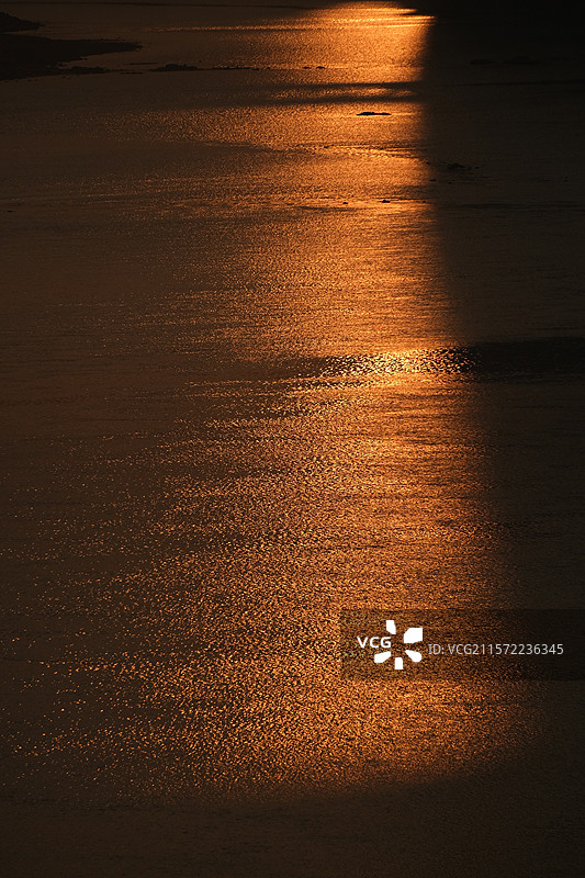 重庆嘉陵江日出的江面图片素材