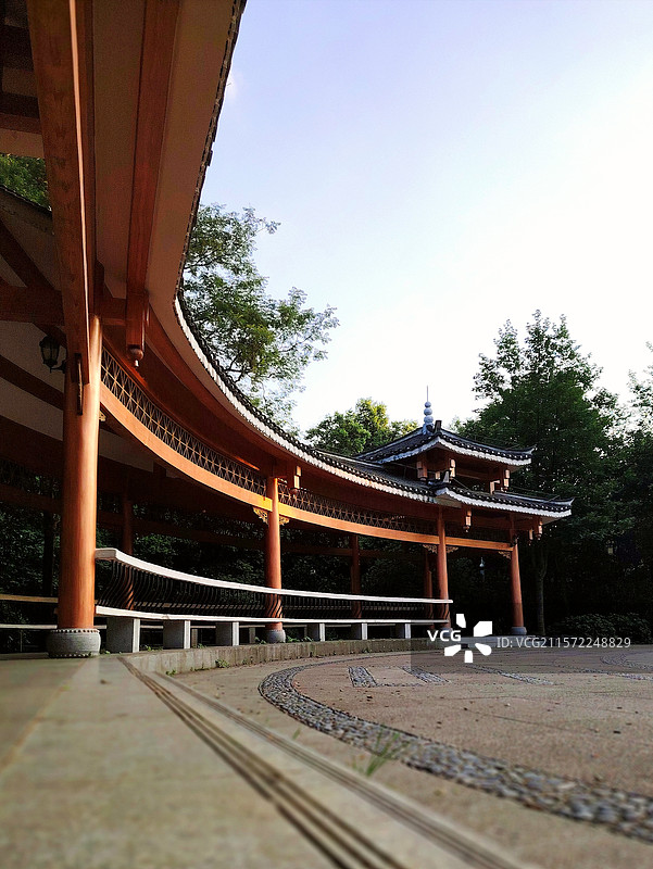 摄影，以独特光线和角度，让平凡瞬间顿显不凡。图片素材