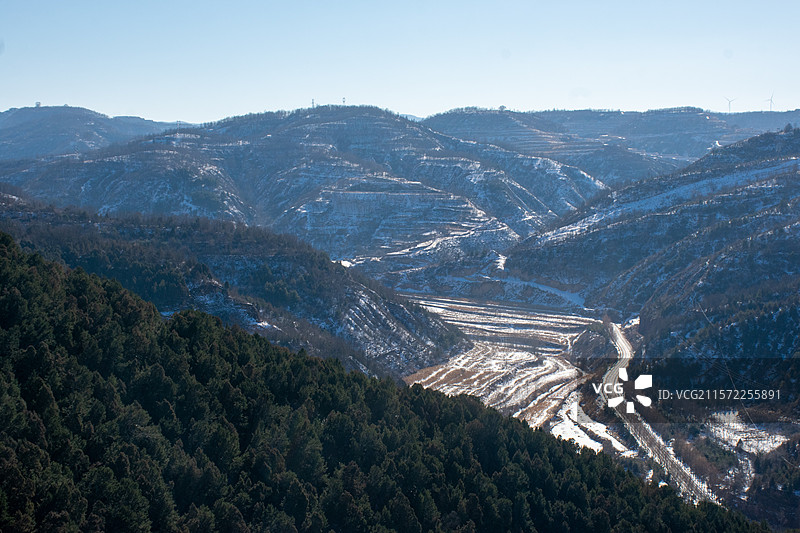 临汾蒲县东岳庙，被大雪覆盖的寺庙图片素材