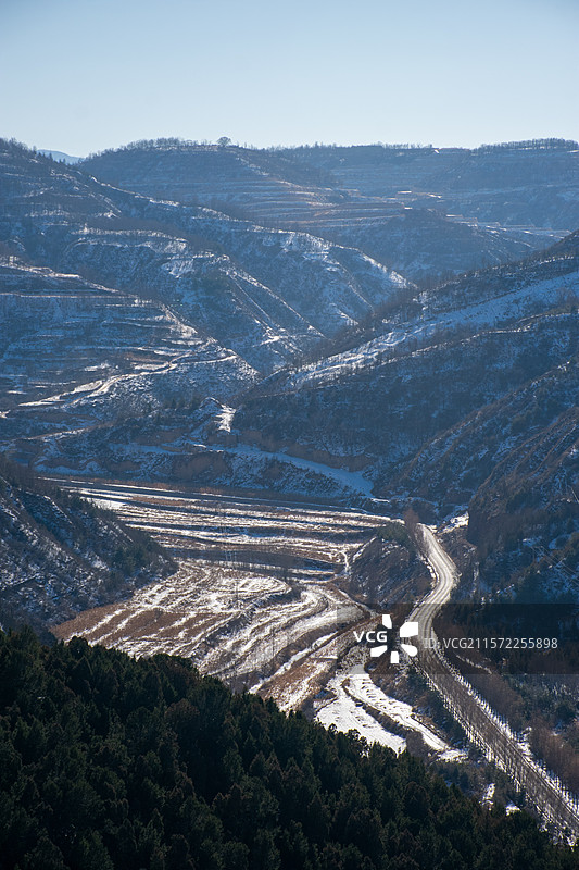 临汾蒲县东岳庙，被大雪覆盖的寺庙图片素材