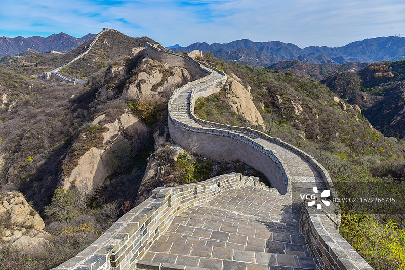崇山峻岭中的八达岭古长城残长城图片素材