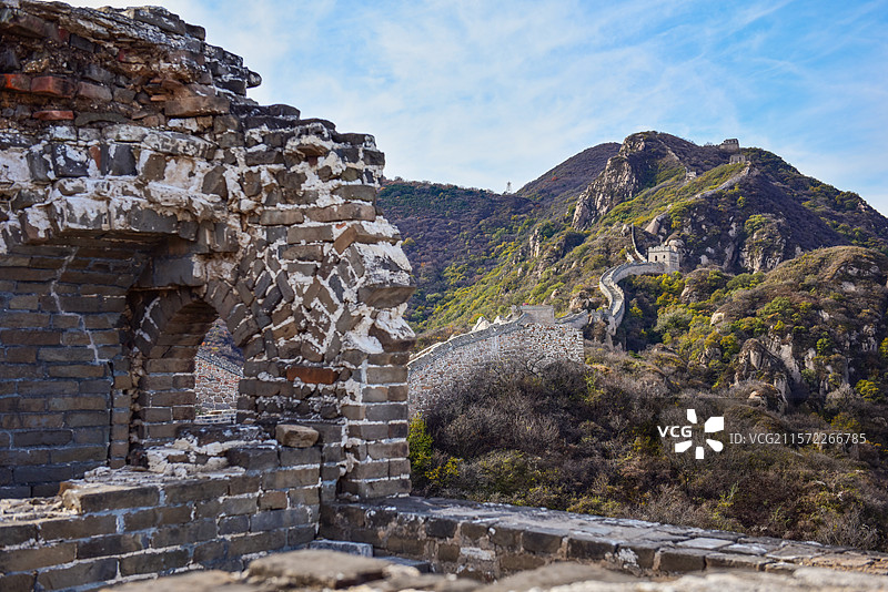 崇山峻岭中的八达岭古长城残长城图片素材
