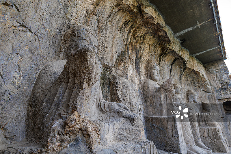 河南洛阳龙门石窟摩崖三佛龛图片素材