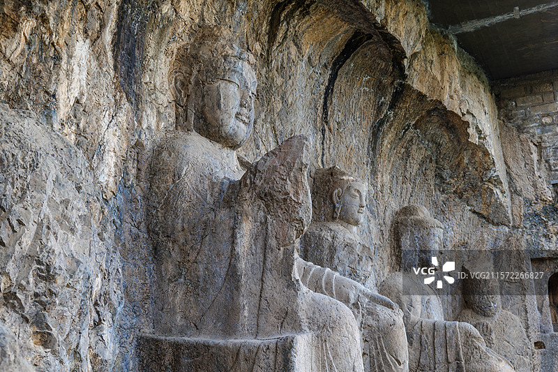 河南洛阳龙门石窟摩崖三佛龛图片素材