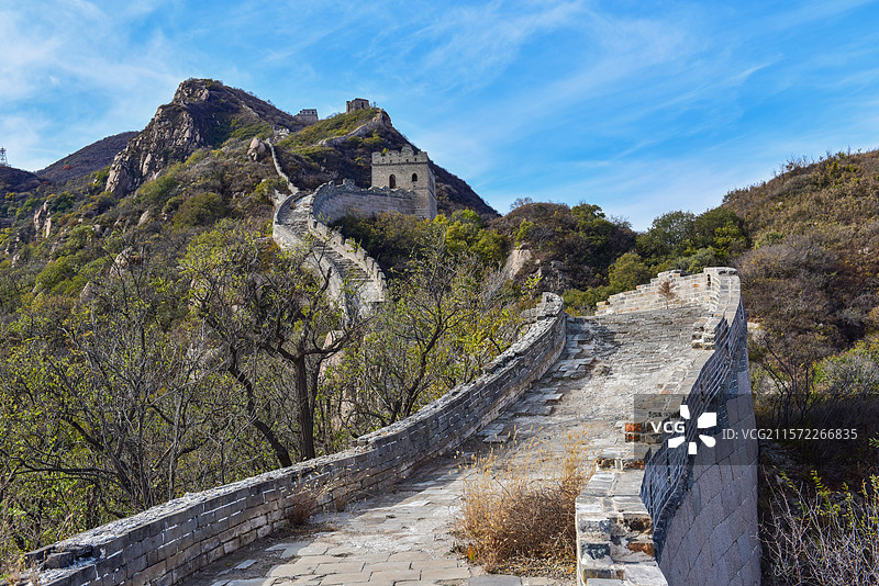 崇山峻岭中的八达岭古长城残长城图片素材