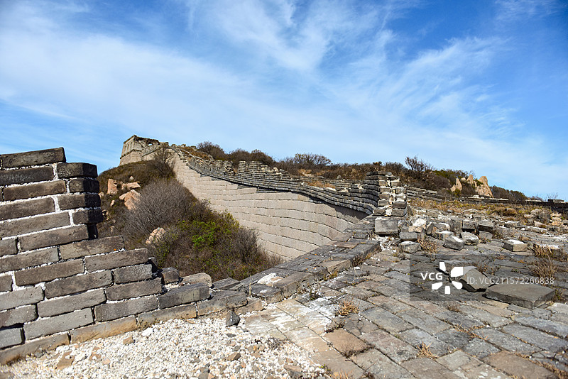 崇山峻岭中的八达岭古长城残长城图片素材