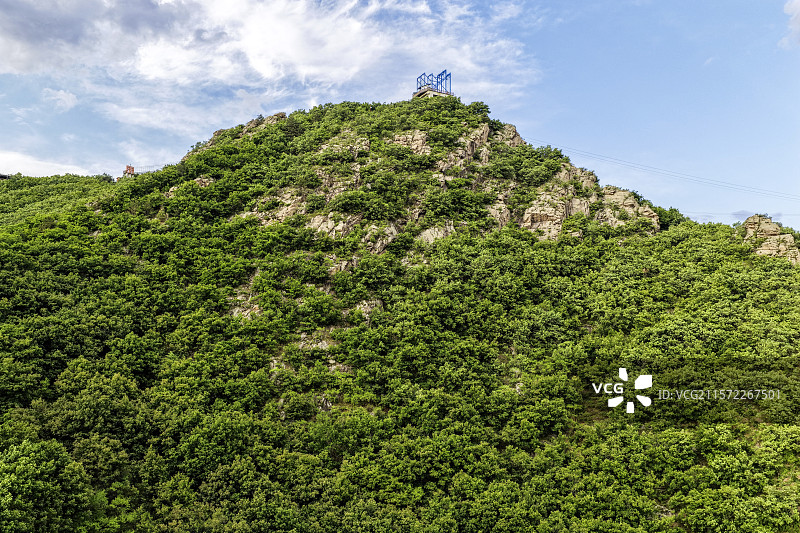 无人机航拍吉林省延边朝鲜族自治州龙井市琵岩山主峰。图片素材
