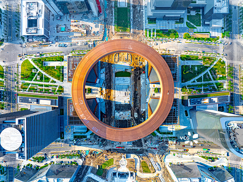 上海临港滴水湖金融湾 荣耀之环 圆形穹顶悬挑走廊观景台 跨境金融中心 临港新城地标建筑 离岸贸易图片素材