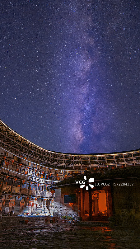 南靖土楼里的银河图片素材