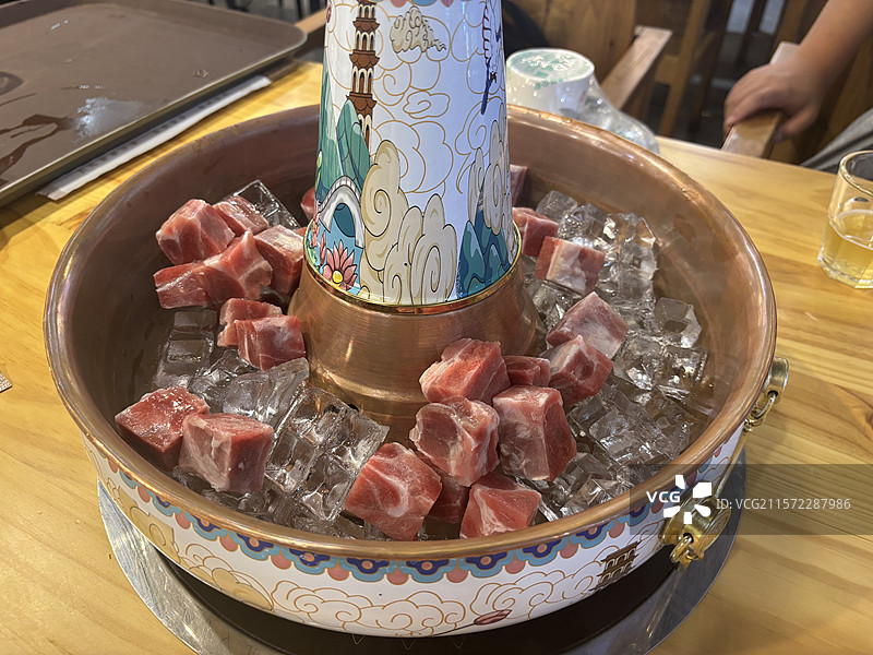 宁夏银川怀远夜市烧烤冰煮羊烤肉夜景图片素材