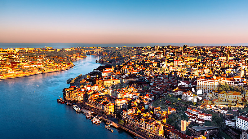 葡萄牙波尔图的城市河流是杜罗河图片素材