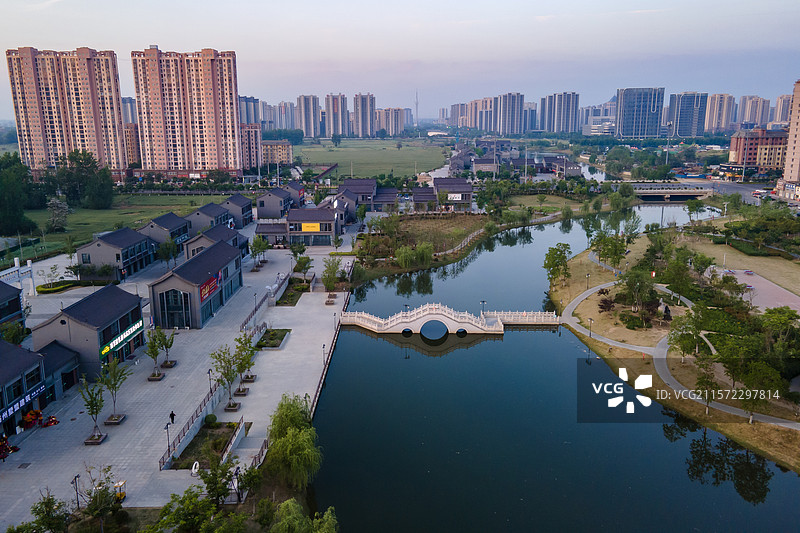 航拍安徽省亳州市涡阳县葛沟商业风情水街风光图片素材