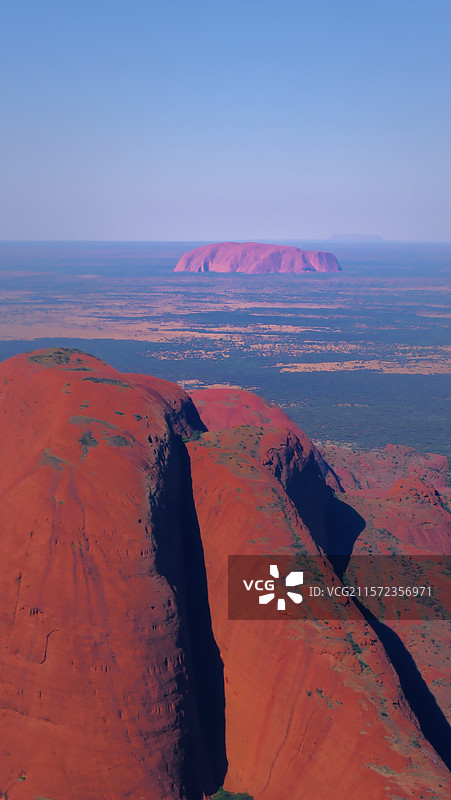 澳洲北领地｜卡塔丘塔岩石（部分）与乌鲁鲁岩石同框图片素材