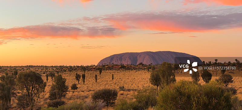 澳洲北领地｜日落时分的乌鲁鲁岩石图片素材