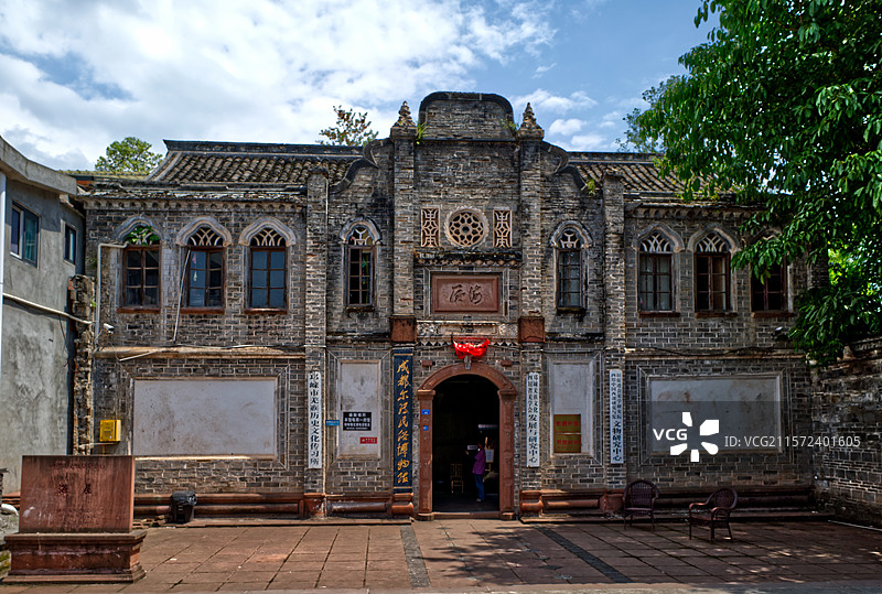 20世纪中叶的火井镇，乃至整个邛崃西路，当属“海屋”最富丽堂皇。这是一个典型的中西合璧风格的民居。图片素材