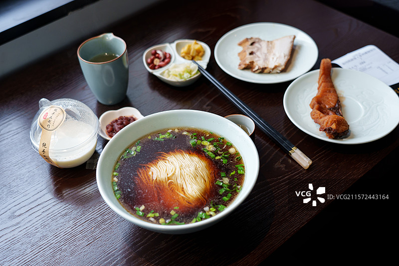 苏州美食 苏式面 苏州面馆 苏式焖肉面苏式熏鱼面图片素材