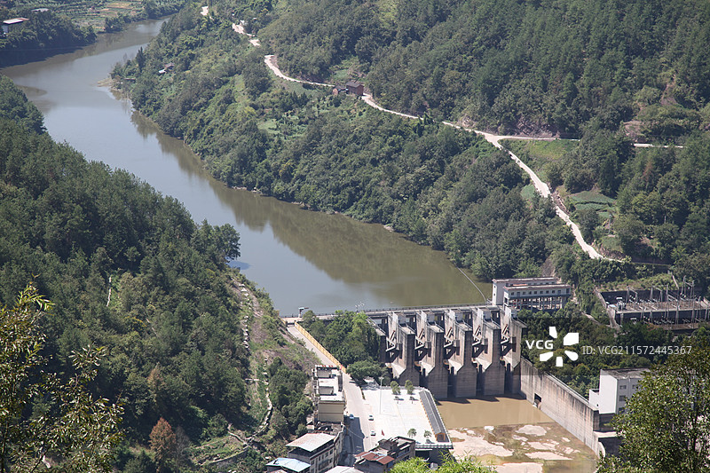 重庆市云阳县的青山绿水生态环保低碳森林覆盖率氧气碳排放农村水电站发电站能源水库蓄水发电站小农水发电机图片素材