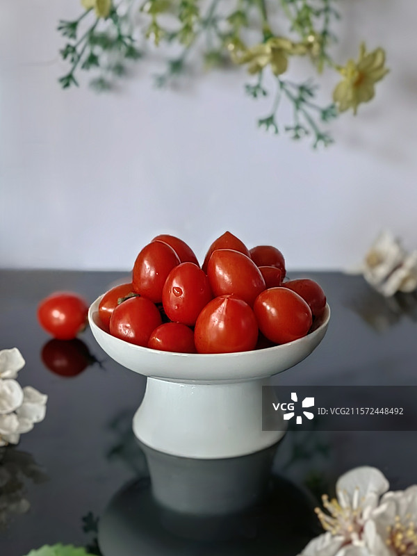 果盘中的樱桃番茄图片素材