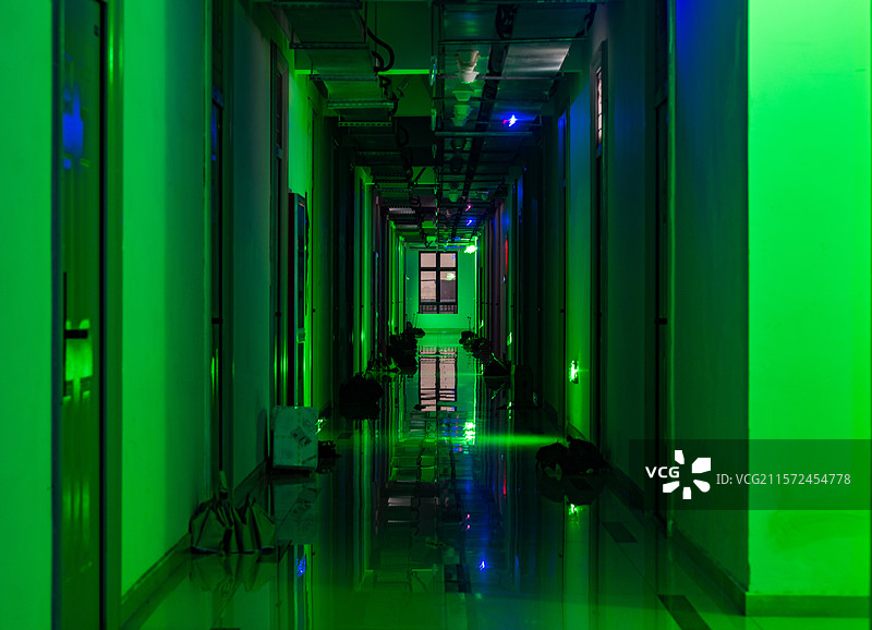 深夜宿舍走廊图片素材