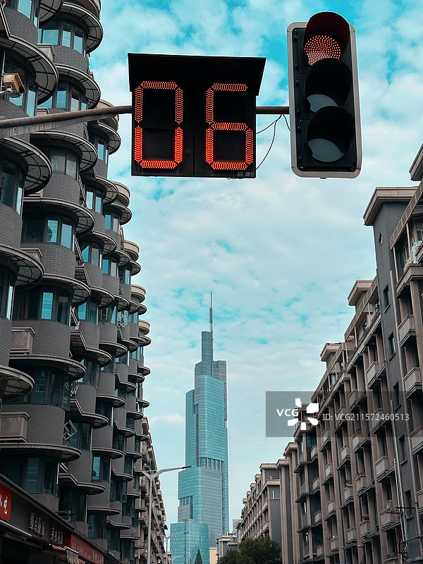 城市——南京，在西桥看紫峰大厦图片素材