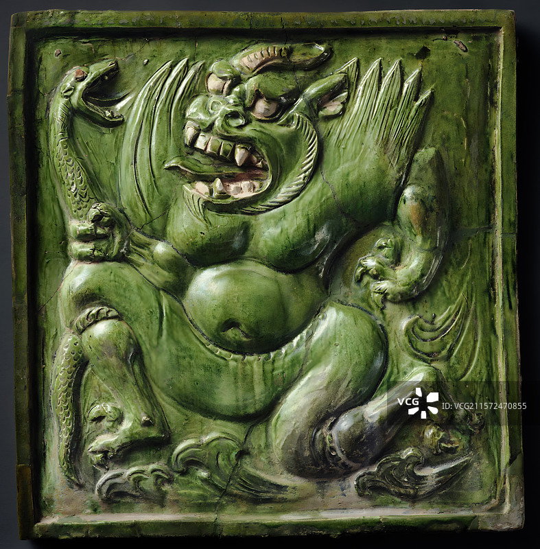 美术工艺，北齐，琉璃，带翼恶魔与蛇缠斗方砖图片素材